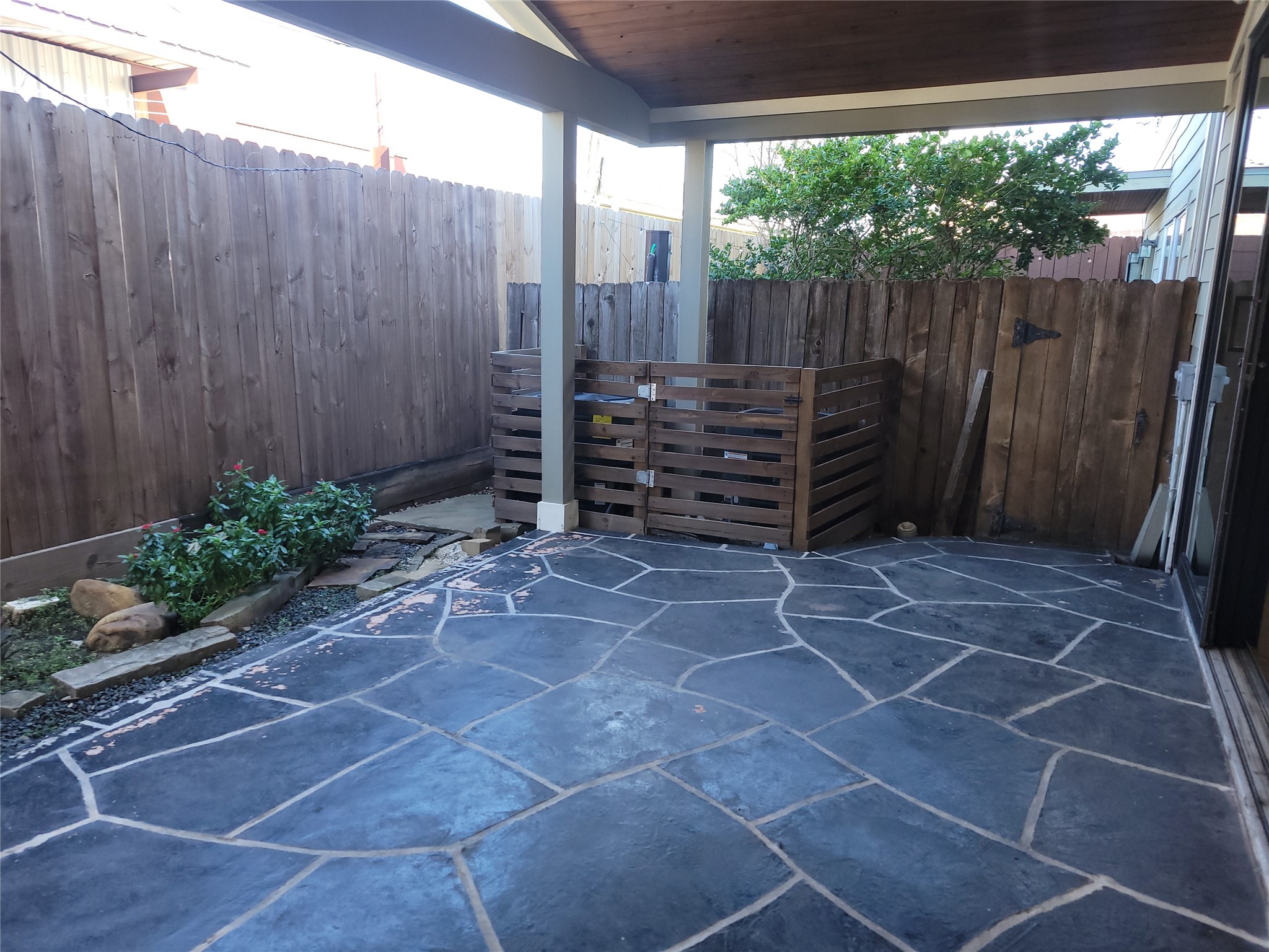 4914 Rose Street Houston, TX 77007 - Photo 35 of 36 a view of a backyard with wooden fence