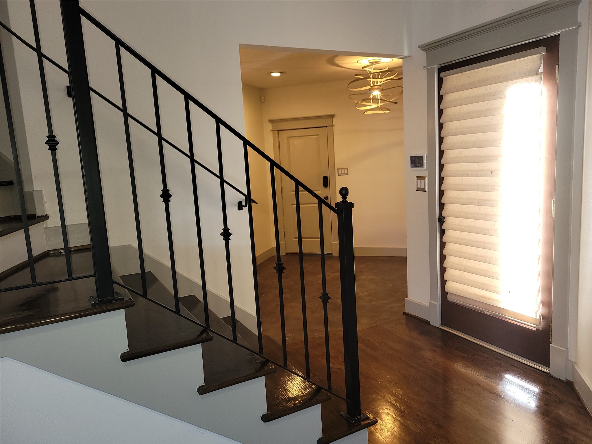 4914 Rose Street Houston, TX 77007 - Photo 8 of 36 a view of an entryway