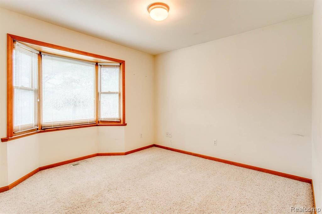 7266 Lakeshore Road Lakeport, MI 48059 - Photo 11 of 36