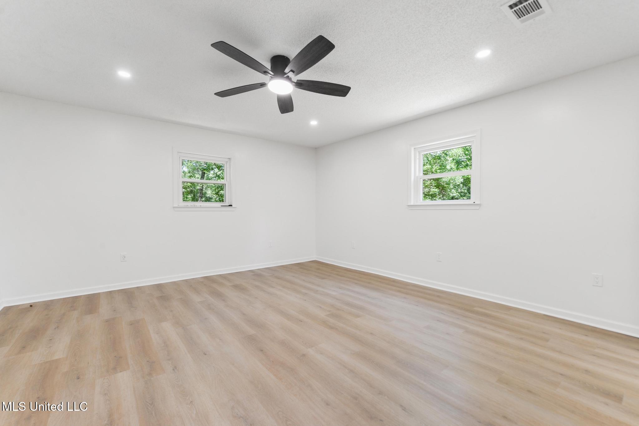 3917 Wildwood Road Moss Point, MS 39562 - Photo 13 of 27 012