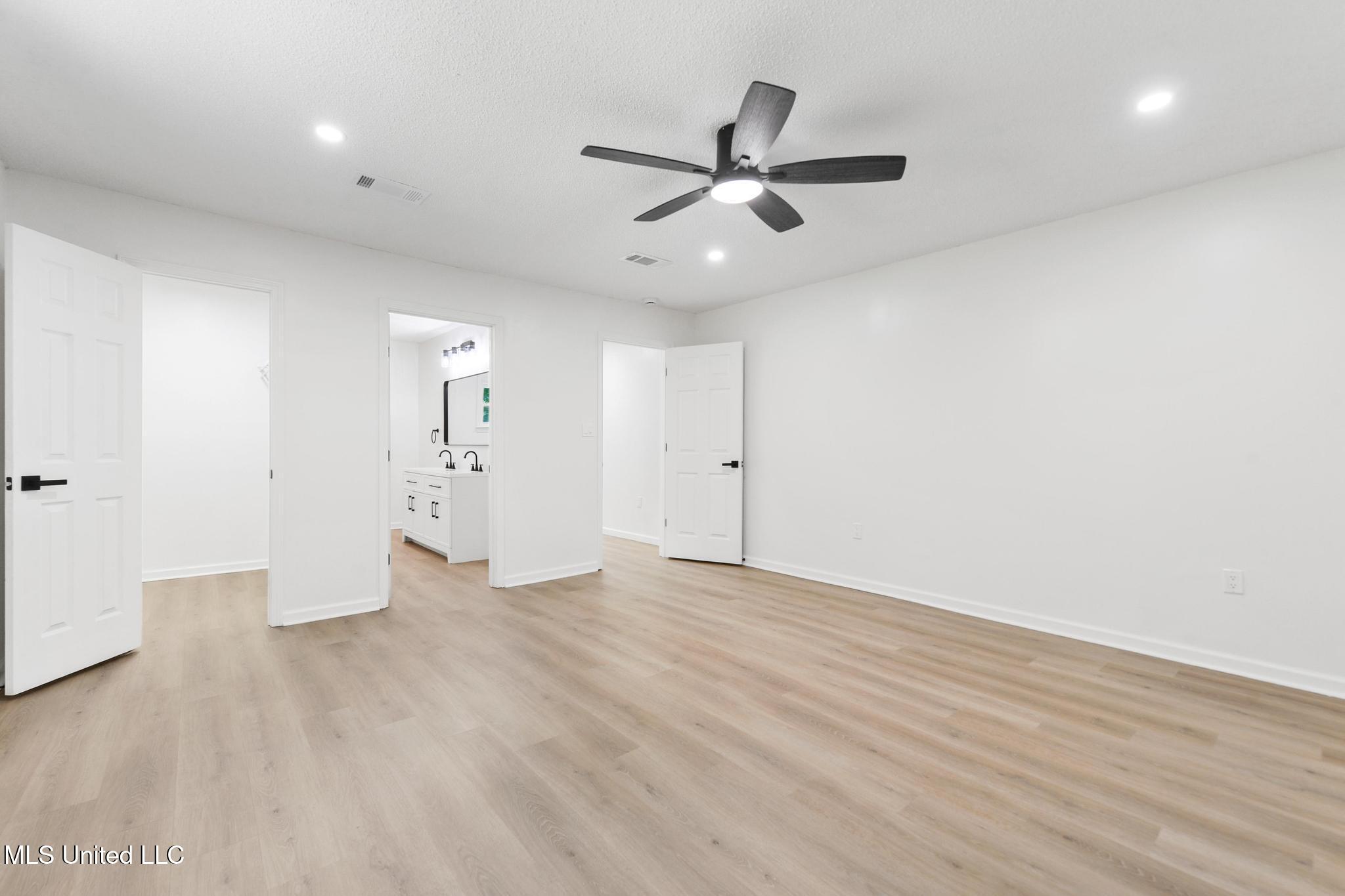 3917 Wildwood Road Moss Point, MS 39562 - Photo 14 of 27 013