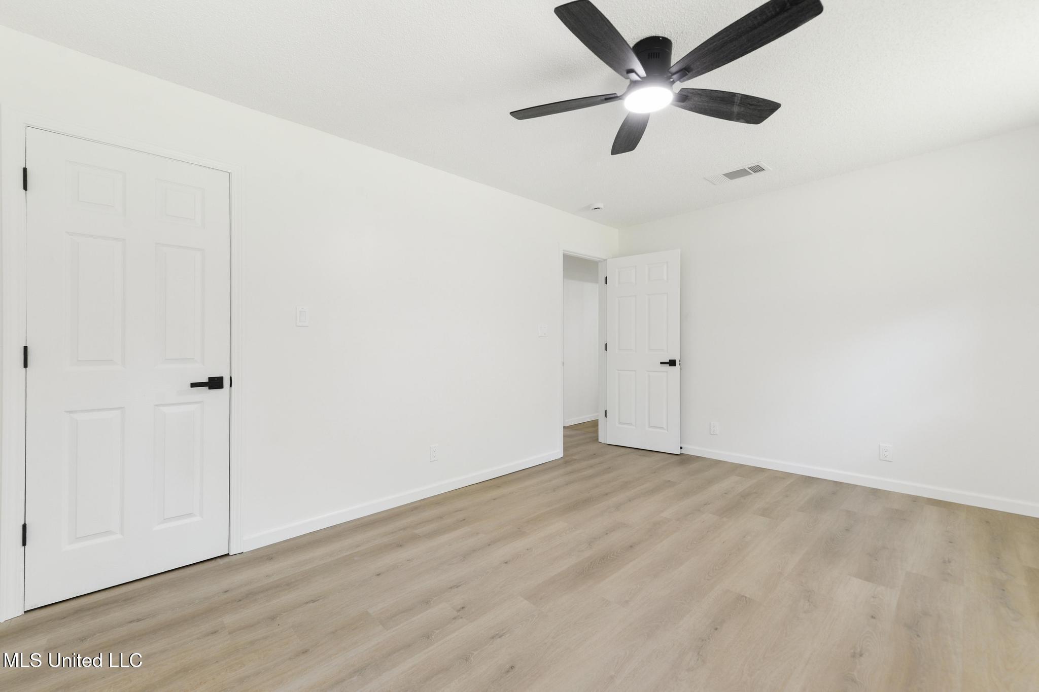 3917 Wildwood Road Moss Point, MS 39562 - Photo 18 of 27 017