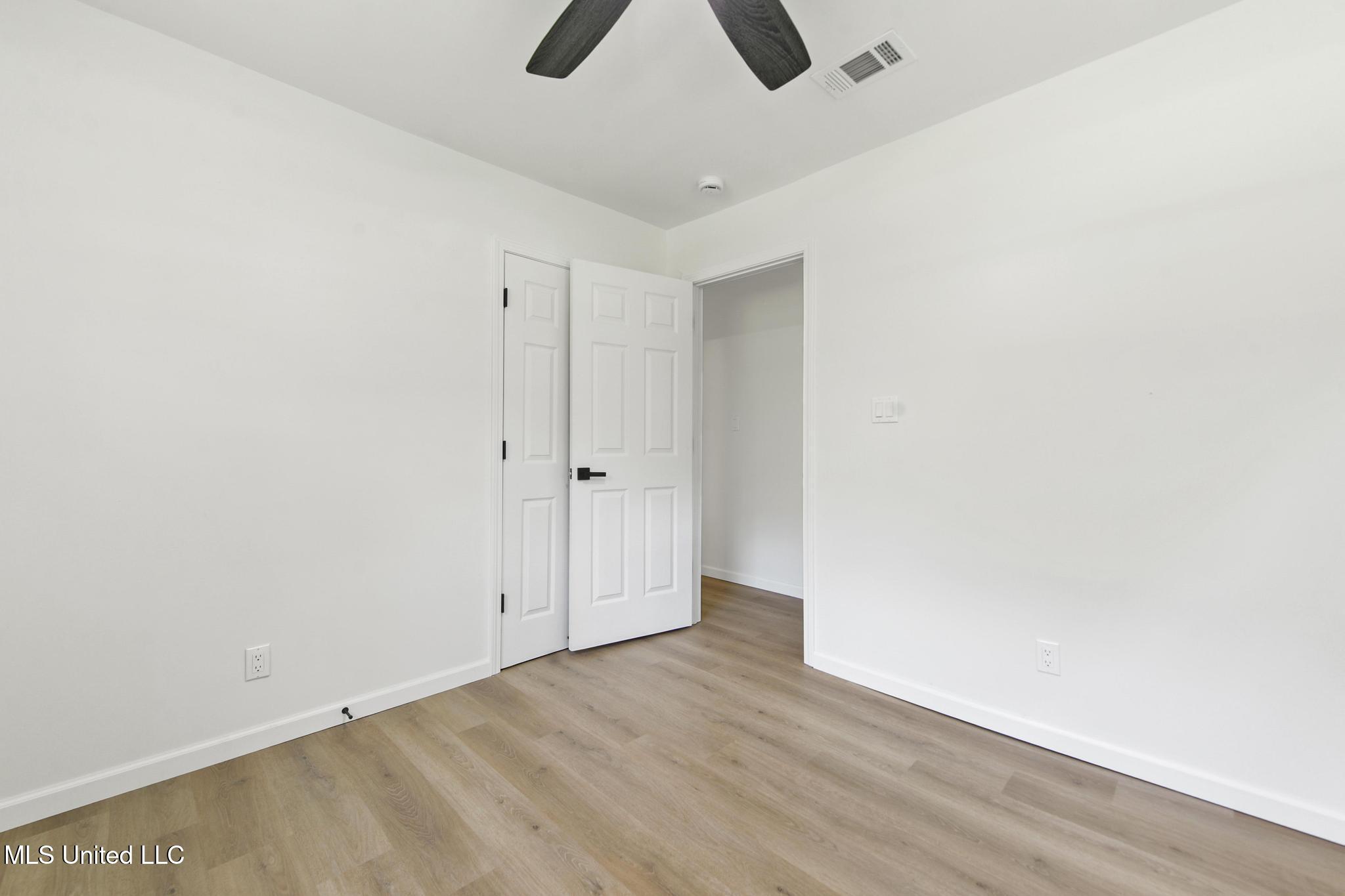 3917 Wildwood Road Moss Point, MS 39562 - Photo 20 of 27 019