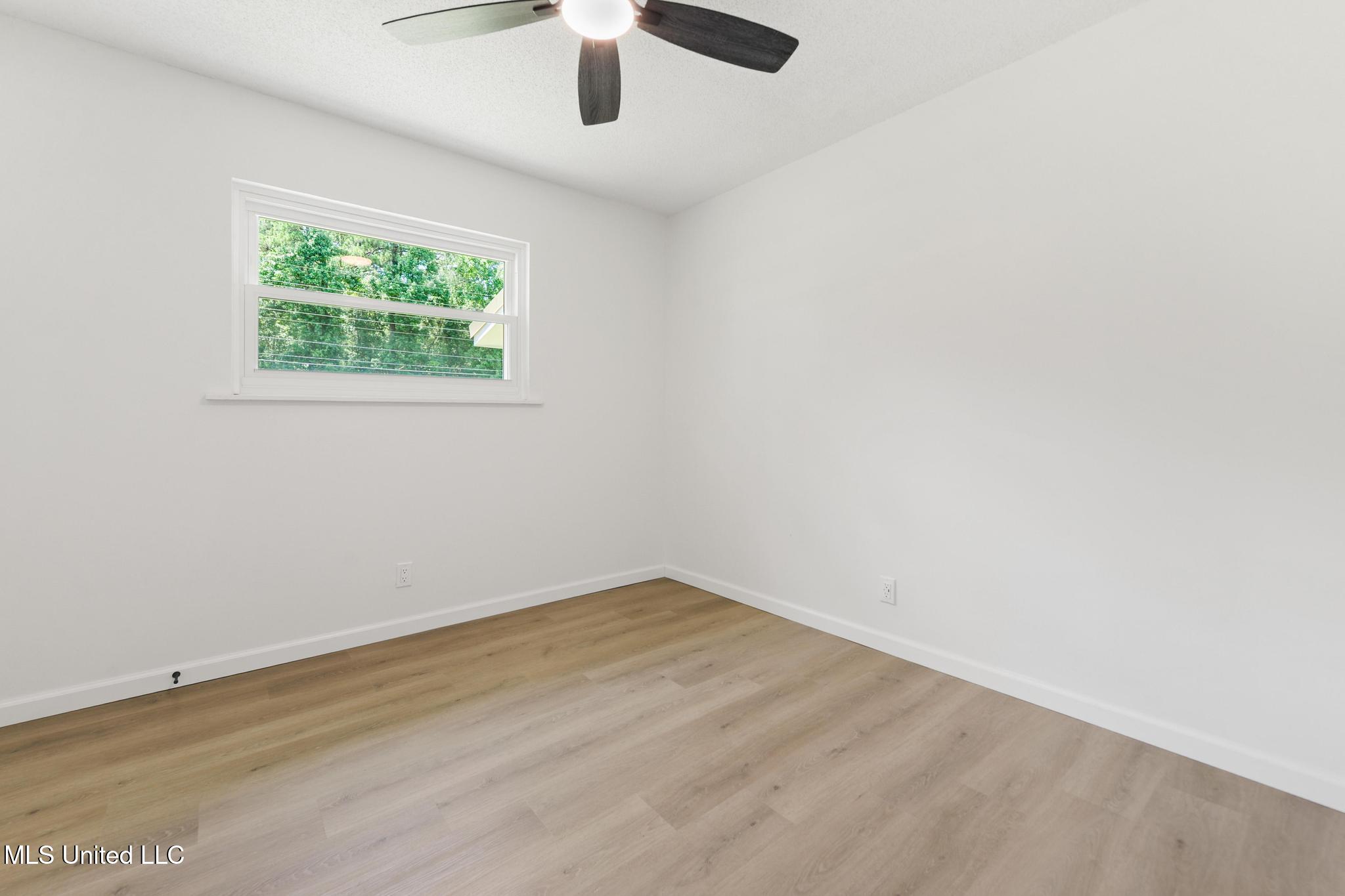 3917 Wildwood Road Moss Point, MS 39562 - Photo 21 of 27 020