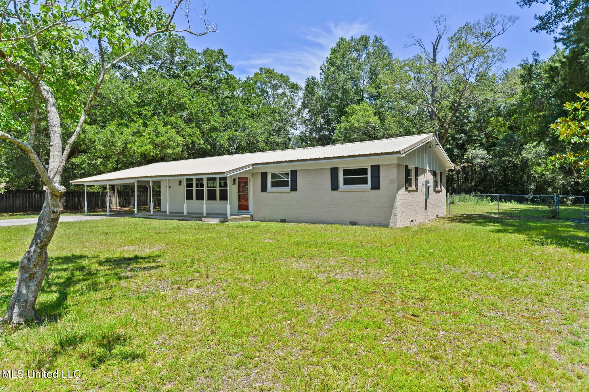 3917 Wildwood Road Moss Point, MS 39562 - Photo 3 of 27 002