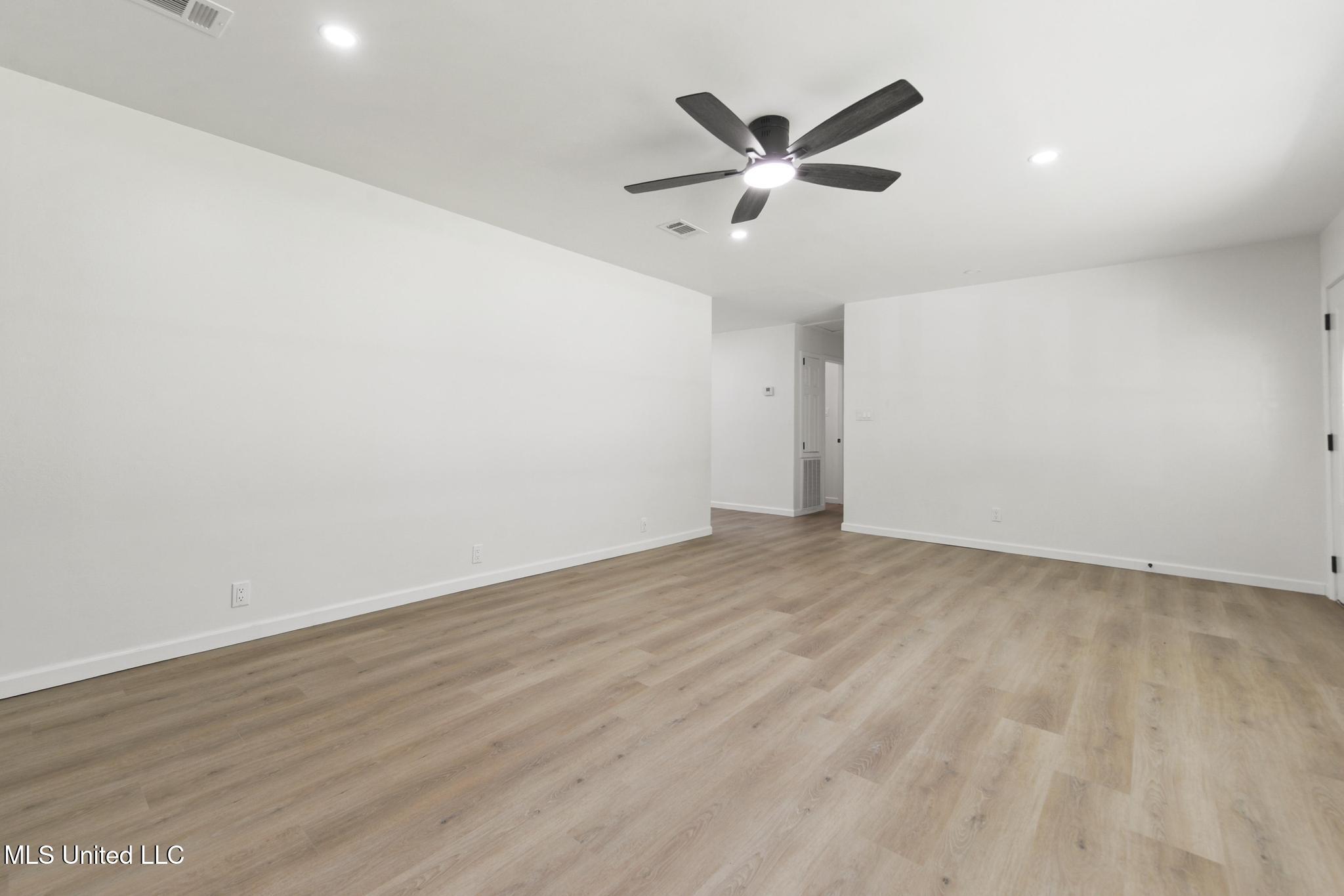 3917 Wildwood Road Moss Point, MS 39562 - Photo 6 of 27 005