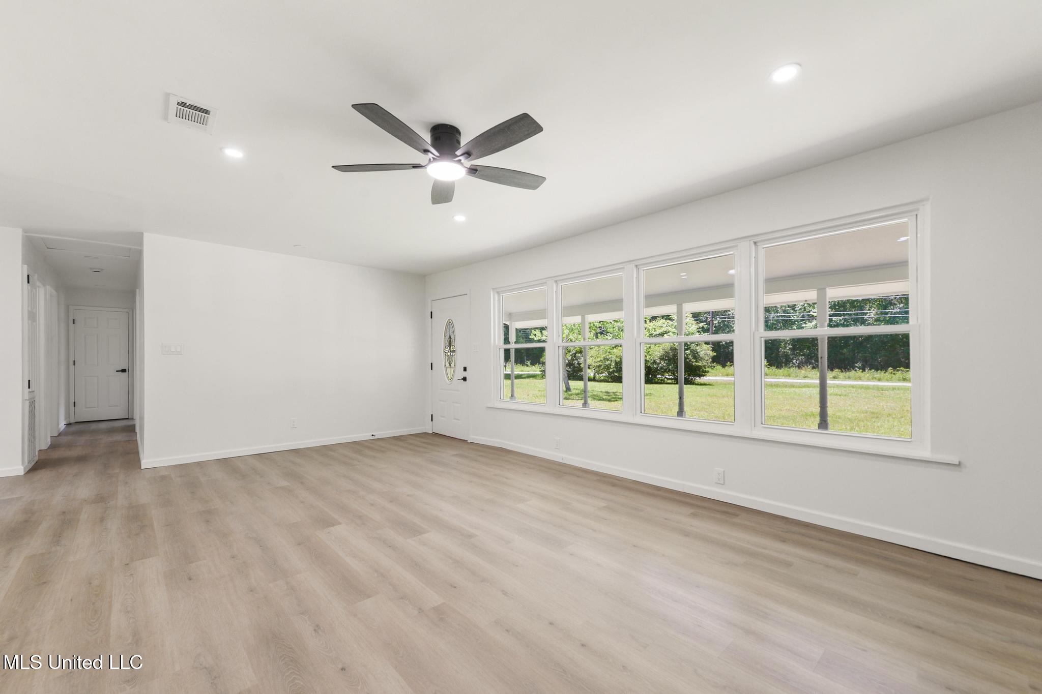 3917 Wildwood Road Moss Point, MS 39562 - Photo 7 of 27 006