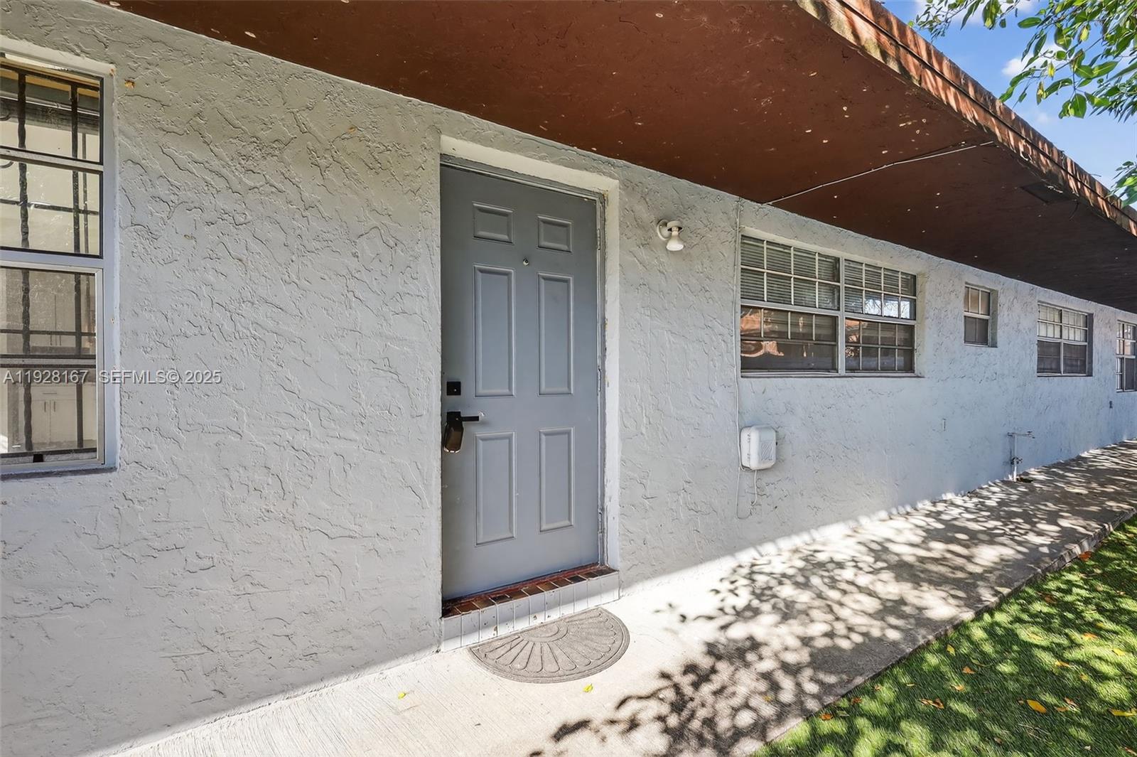 708 Southwest 10th Street, Unit 1 Dania Beach, FL 33004 - Photo 19 of 23 a backyard of a house