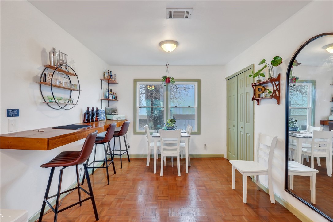 301 6th Avenue St. Simons Island, GA 31522 - Photo 13 of 37 Dining Room