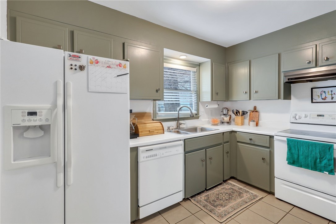 301 6th Avenue St. Simons Island, GA 31522 - Photo 14 of 37 Kitchen