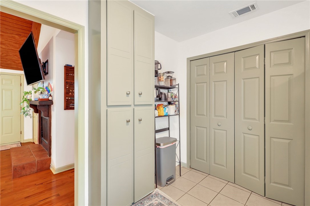 301 6th Avenue St. Simons Island, GA 31522 - Photo 17 of 37 kitchen