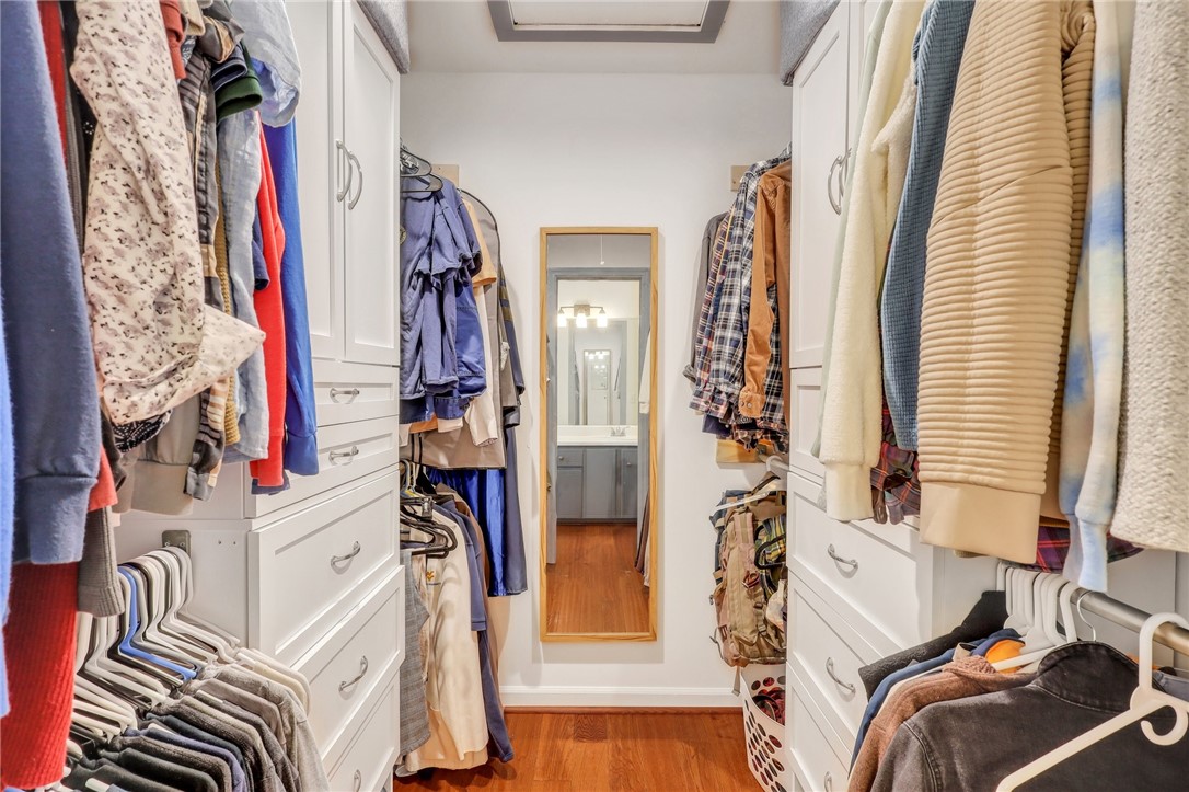 301 6th Avenue St. Simons Island, GA 31522 - Photo 22 of 37 Closet