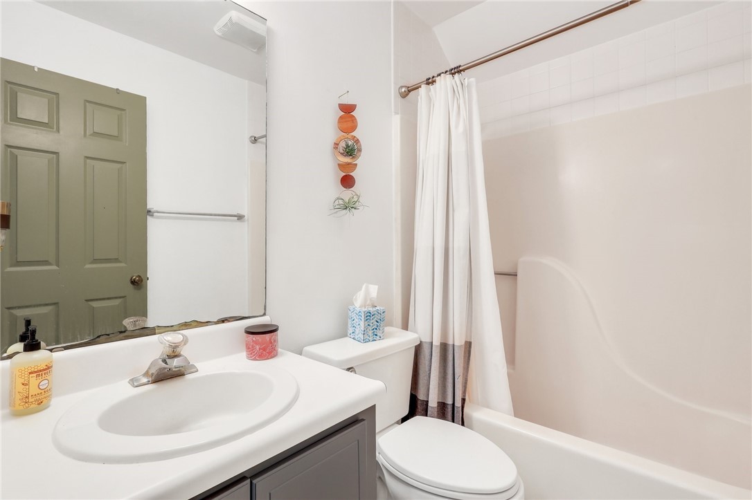 301 6th Avenue St. Simons Island, GA 31522 - Photo 23 of 37 Bath Primary