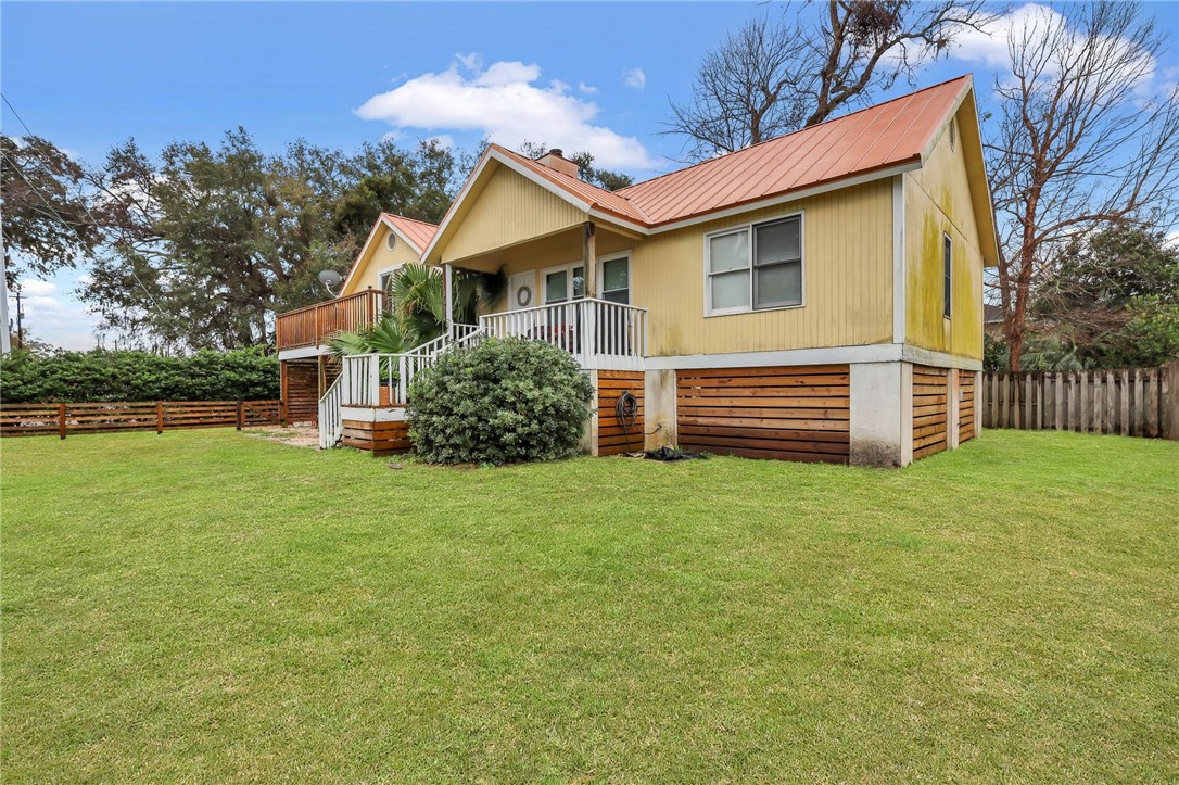 301 6th Avenue St. Simons Island, GA 31522 - Photo 6 of 37 Side