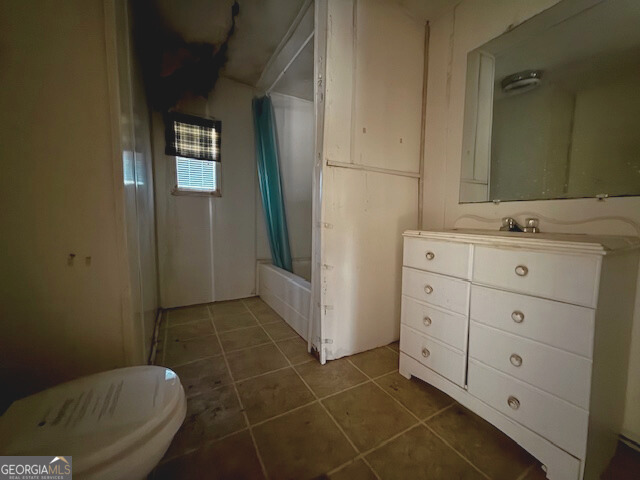 138 Deacon J Simmons Road Southwest Milledgeville, GA 31061 - Photo 8 of 11 a bathroom with a toilet a sink and mirror