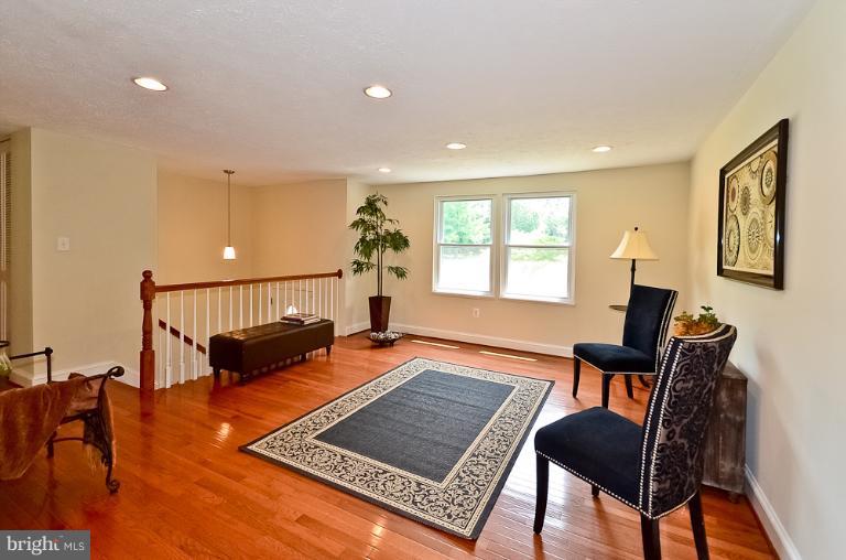 9301 Friar Road Fort Washington, MD 20744 - Photo 24 of 30 Living Room