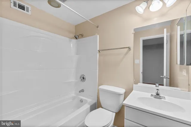 $2,700 | 9419 Horizon Run Road, Unit 10C, Gaithersburg, MD 20886