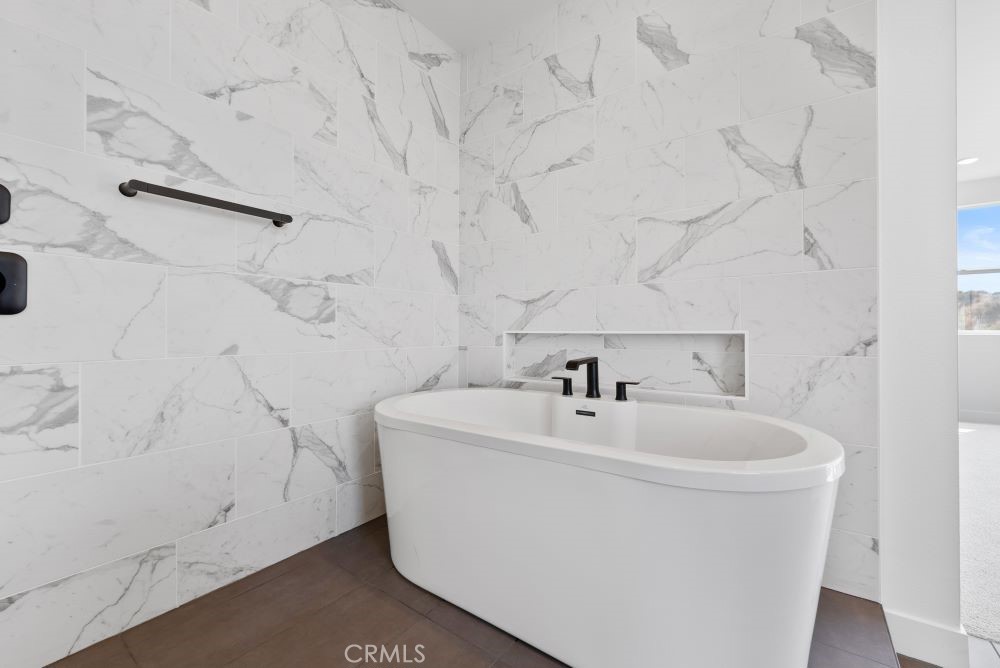 29818 Old Ranch Circle Castaic, CA 91384 - Photo 28 of 41 a utility room with a sink