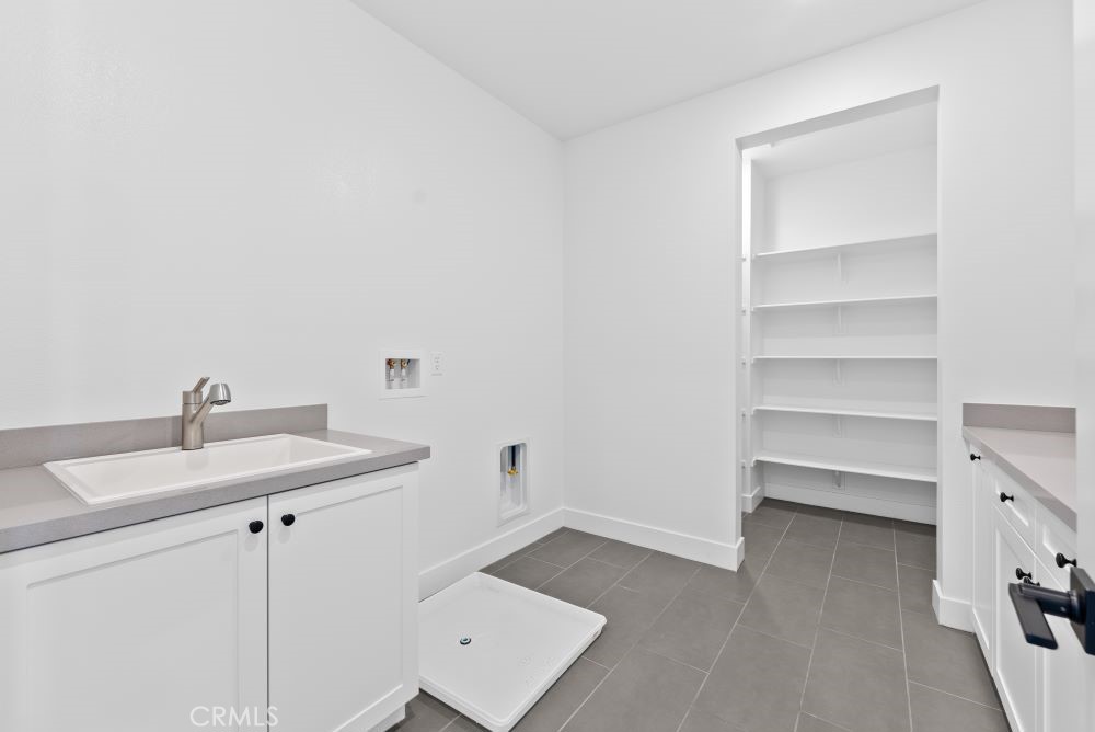 29818 Old Ranch Circle Castaic, CA 91384 - Photo 34 of 41 a bathroom with a sink and a mirror