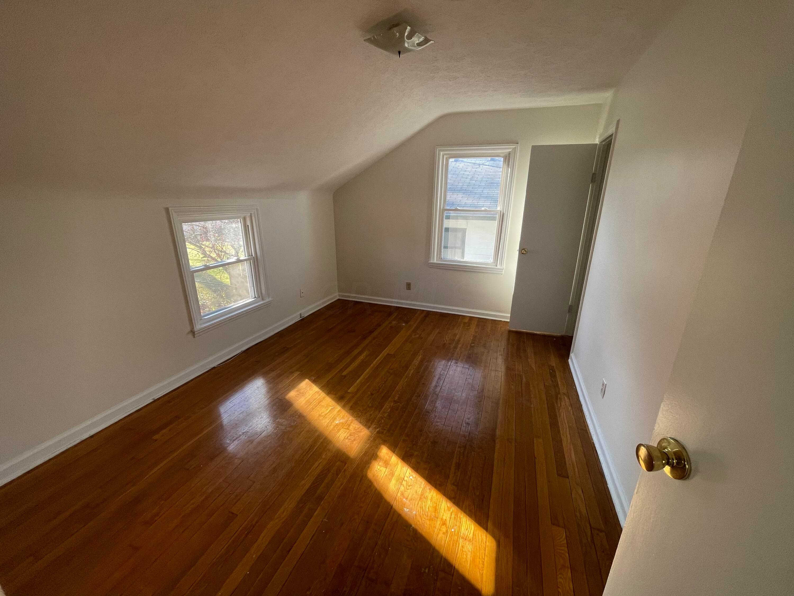 617 Chase Road Columbus, OH 43214 - Photo 9 of 12 1684B553-B7D6-4458-923F-52F010AF7B53