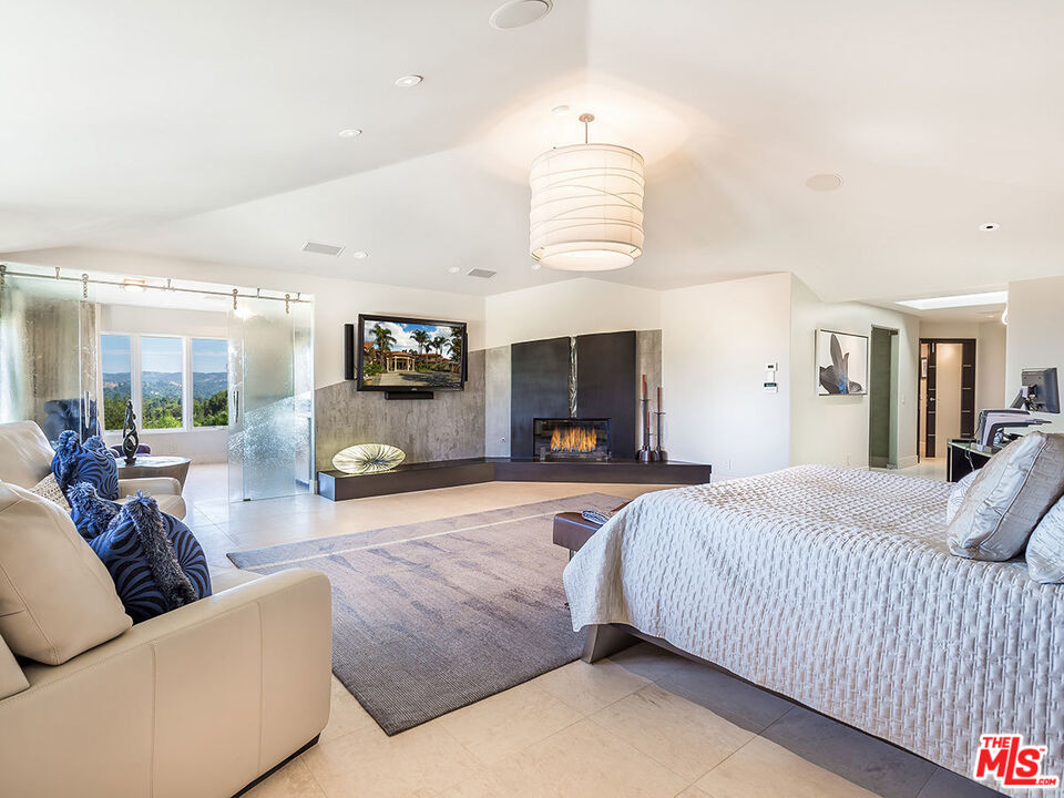 6005 Annie Oakley Road Hidden Hills, CA 91302 - Photo 12 of 31