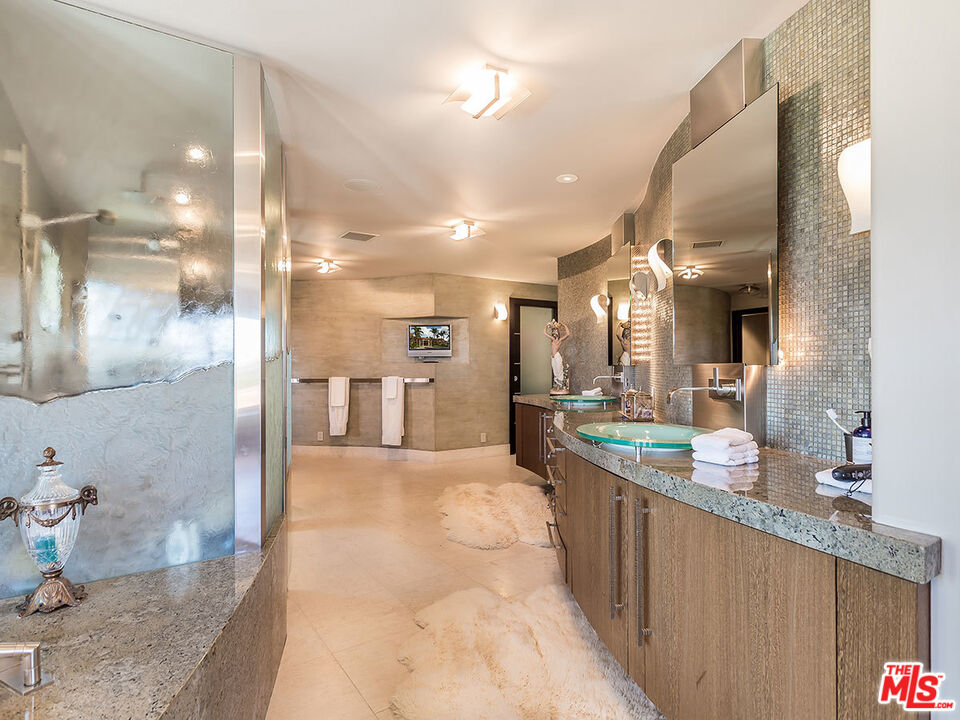 6005 Annie Oakley Road Hidden Hills, CA 91302 - Photo 14 of 31