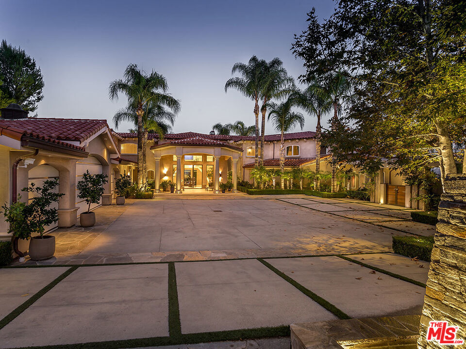 6005 Annie Oakley Road Hidden Hills, CA 91302 - Photo 3 of 31