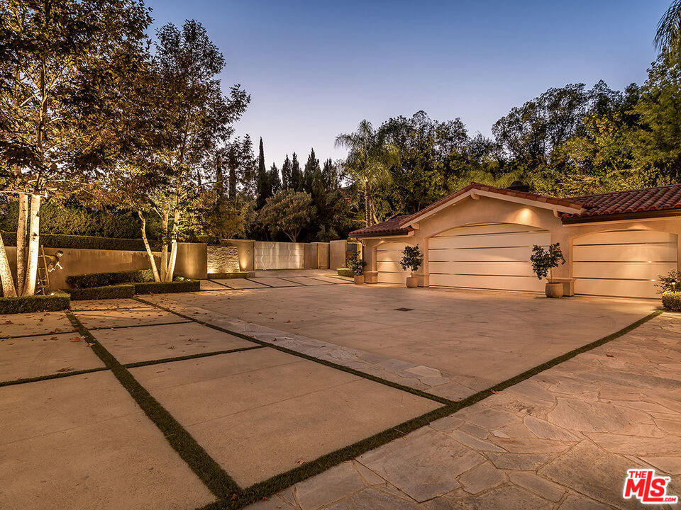 6005 Annie Oakley Road Hidden Hills, CA 91302 - Photo 21 of 31