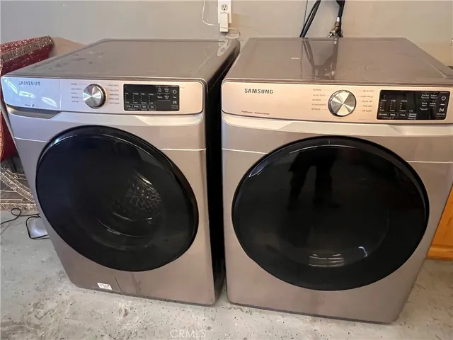 a close up view of washer and dryer