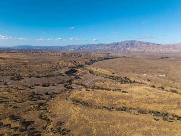 $1,599,000 | 2170 Aliso Park Road, New Cuyama, CA 93254