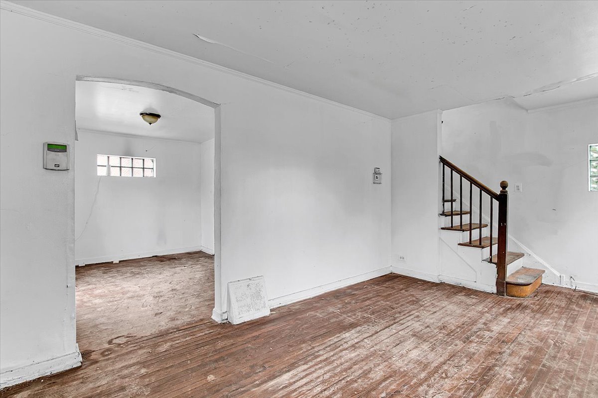 9846 South Calhoun Avenue Chicago, IL 60617 - Photo 4 of 19