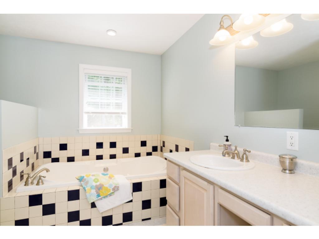 7 Oaklands Road Exeter, NH 03833 - Photo 23 of 36