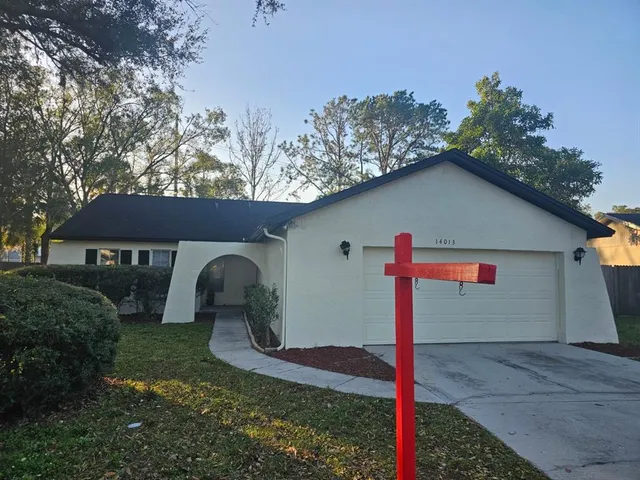 $2,600 | 14013 Briardale Lane, Tampa, FL 33618