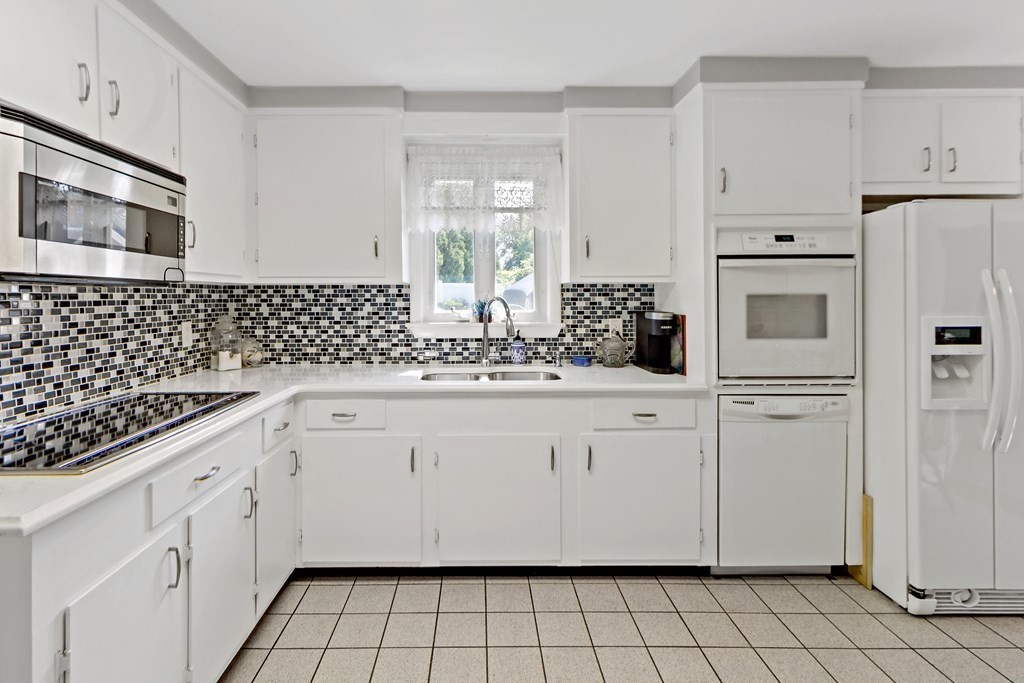 543 Kaufman Road Somerset, MA 02726 - Photo 6 of 32