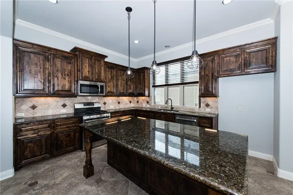 $2,100 | 108 Yukon Cove, Hutto, TX 78634