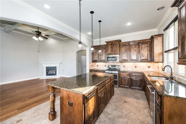 $2,100 | 108 Yukon Cove, Hutto, TX 78634