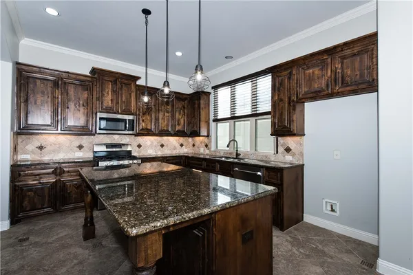 $2,100 | 108 Yukon Cove, Hutto, TX 78634