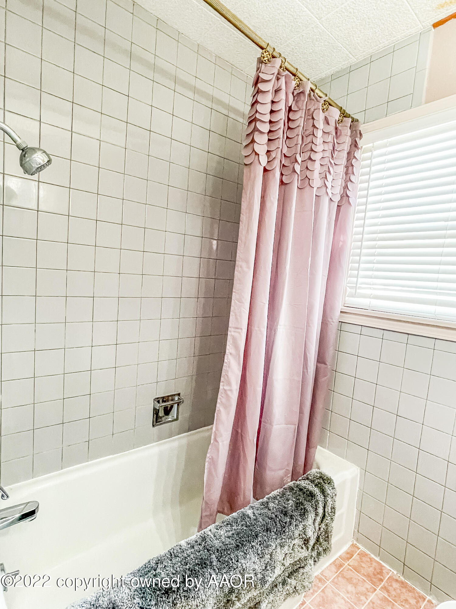 1314 Coble Drive Borger, TX 79007 - Photo 11 of 16 a bathroom with a bathtub and shower
