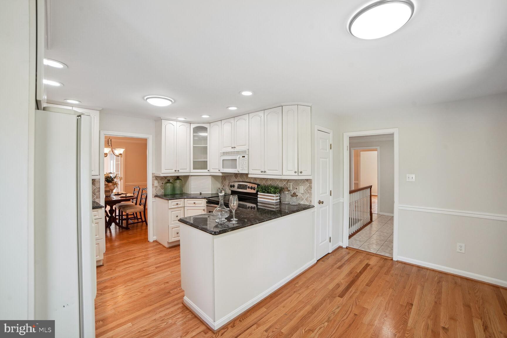 2551 North Farm Road Ellicott City, MD 21042 - Photo 11 of 31 Plenty of space for a breakfast table.
