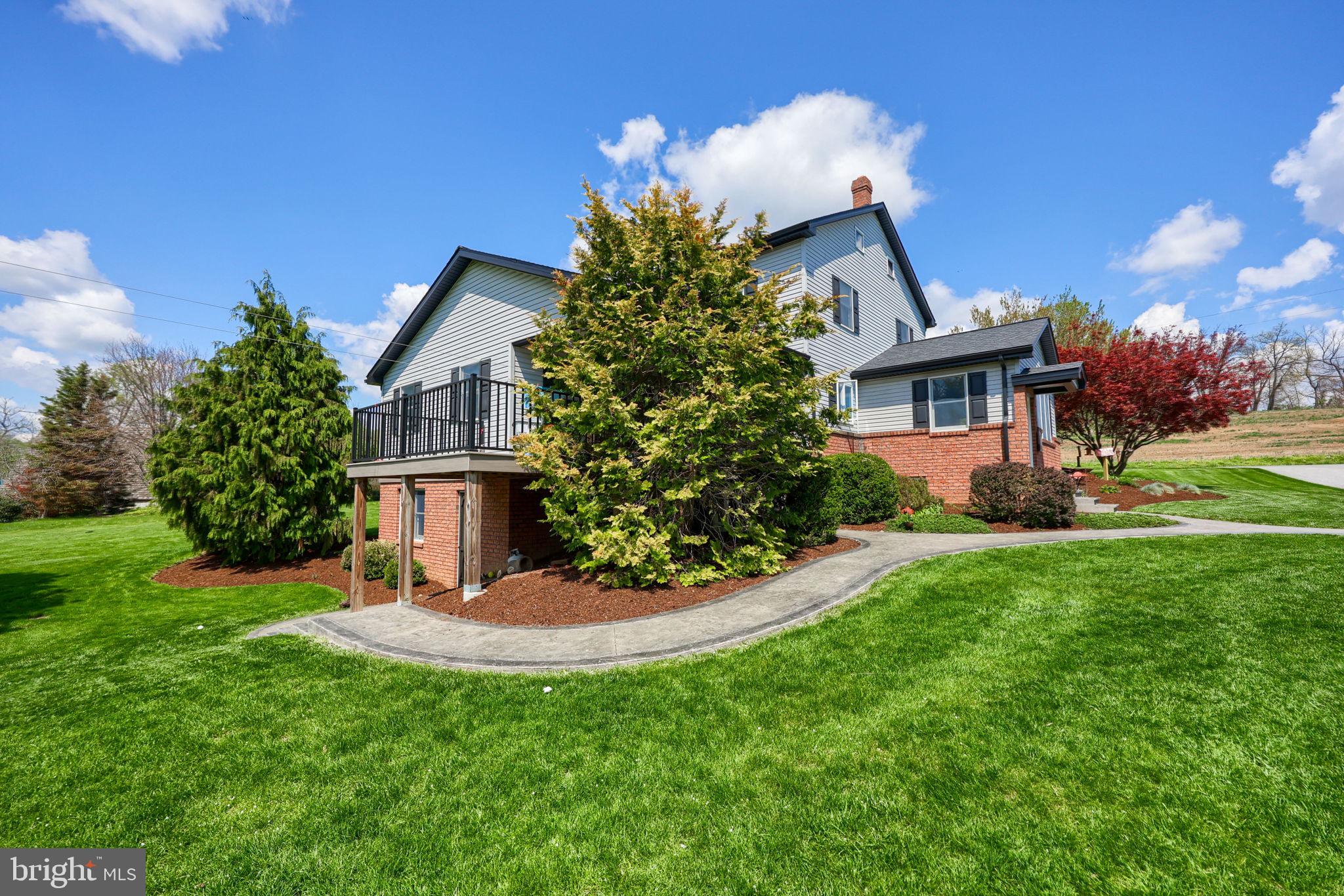 480 Jacobs Road Narvon, PA 17555 - Photo 14 of 90 a front view of a house with a garden