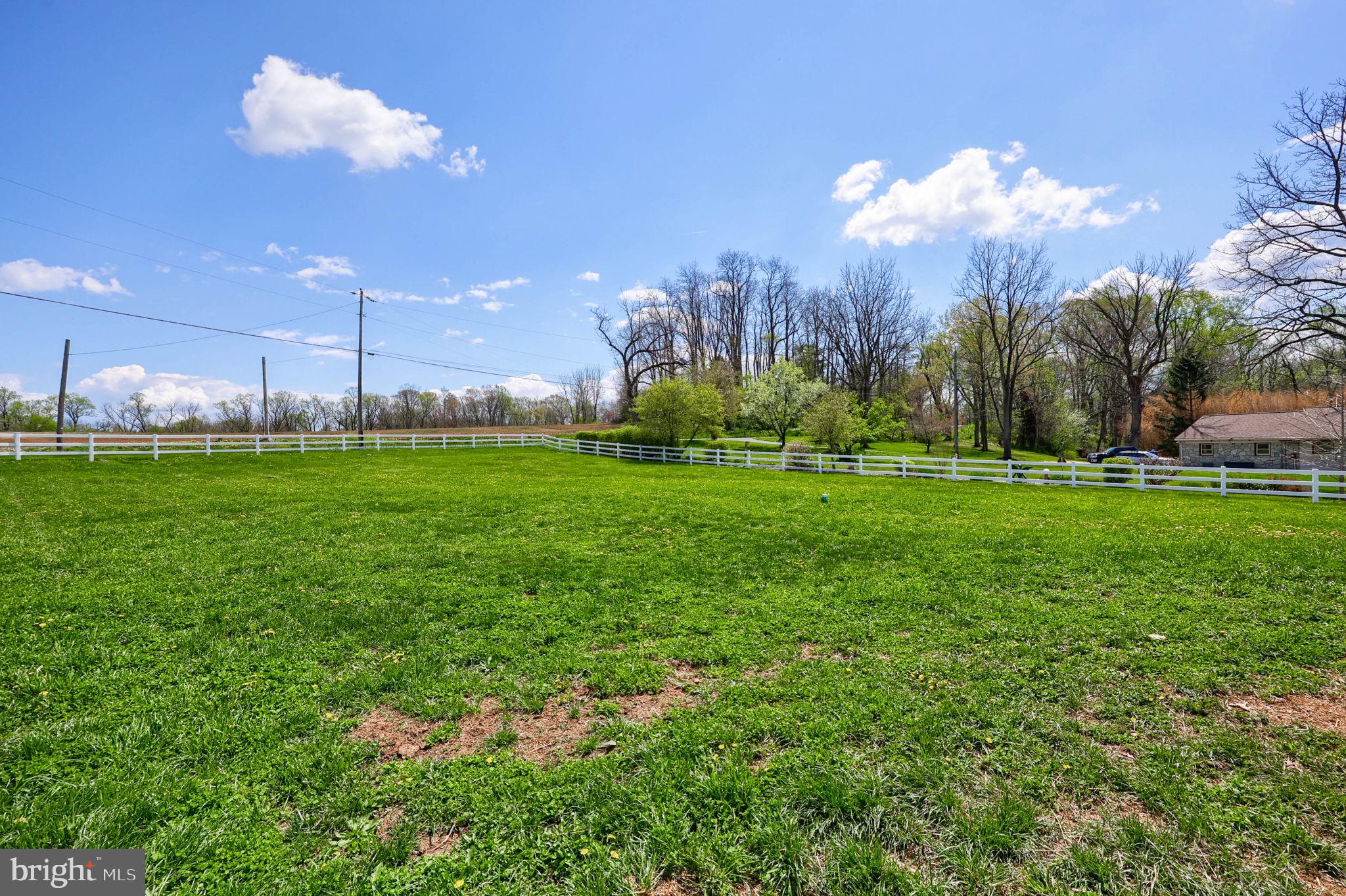 480 Jacobs Road Narvon, PA 17555 - Photo 52 of 90 a view of a big yard with a big house