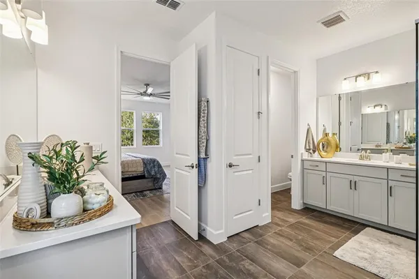 a view of a house with backyard