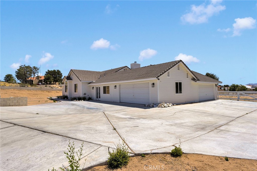 27679 River Rock Road Helendale, CA 92342 - Photo 4 of 62