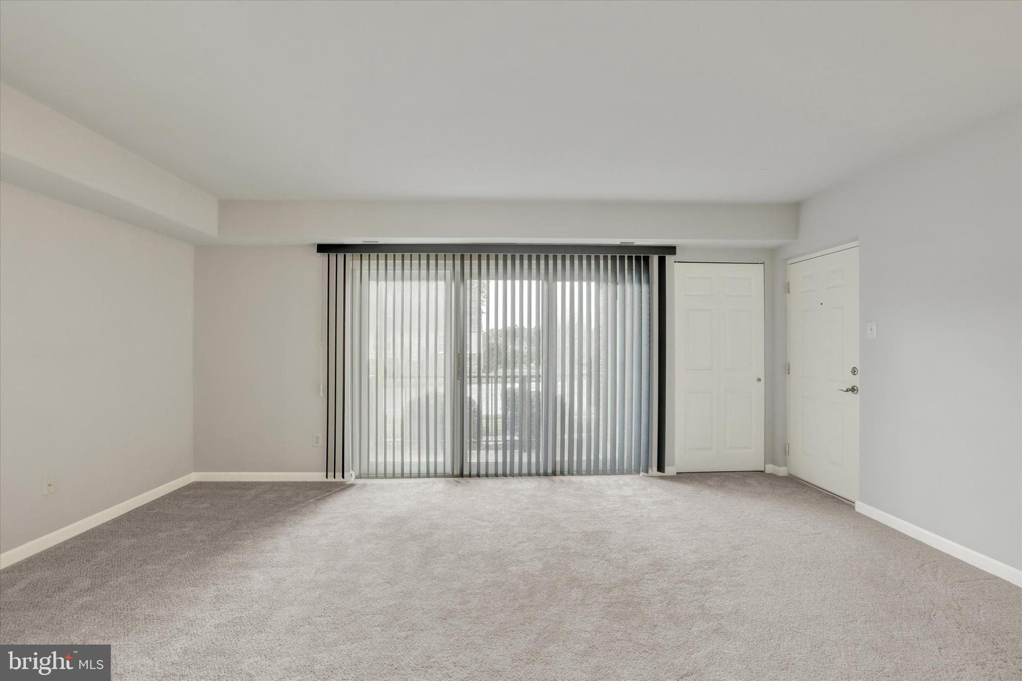 2089 Welsh Road, Unit E1 Philadelphia, PA 19115 - Photo 3 of 17 Living Room