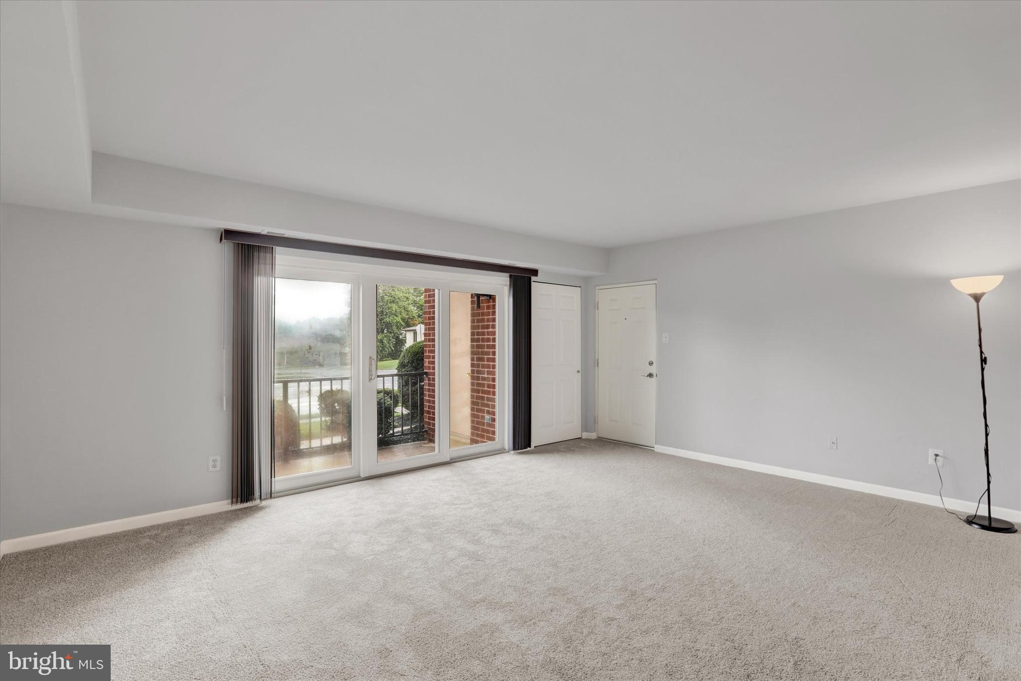 2089 Welsh Road, Unit E1 Philadelphia, PA 19115 - Photo 4 of 17 Living Room