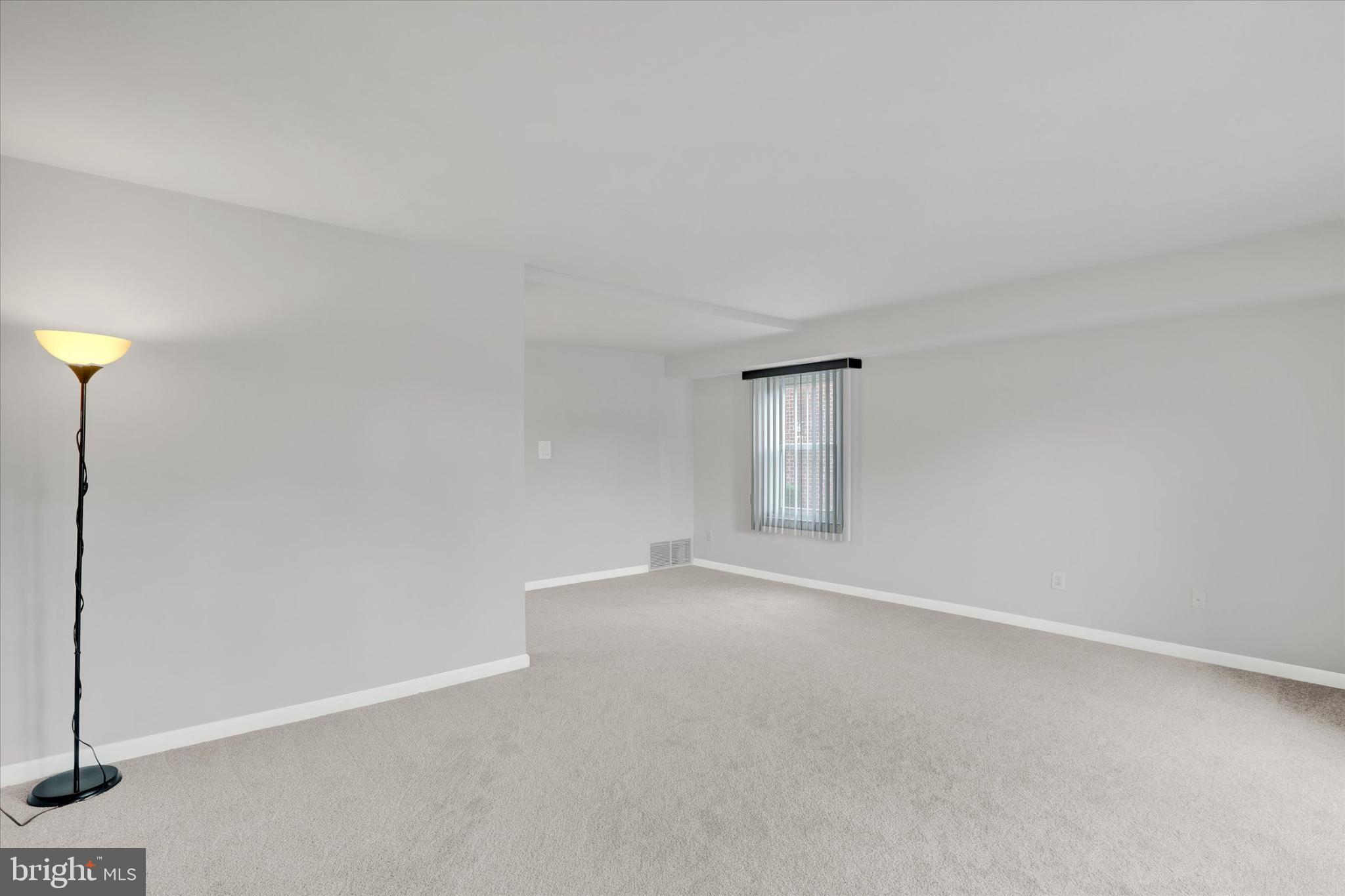 2089 Welsh Road, Unit E1 Philadelphia, PA 19115 - Photo 6 of 17 Living Room /Dining Room