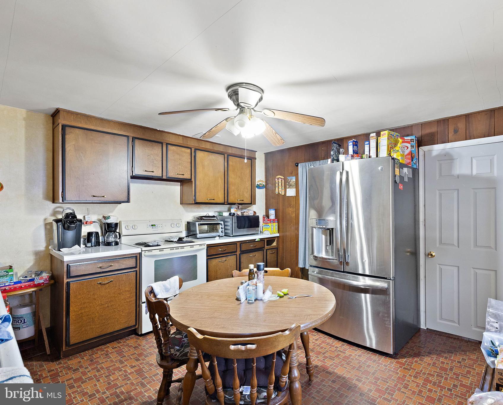 2840 South Manor Road Coatesville, PA 19320 - Photo 9 of 25 Eat-in kitchen