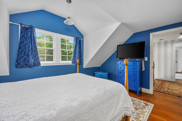 27 Two Ponds Road Falmouth, MA 02540 - Photo 31 of 45 2nd floor bedroom