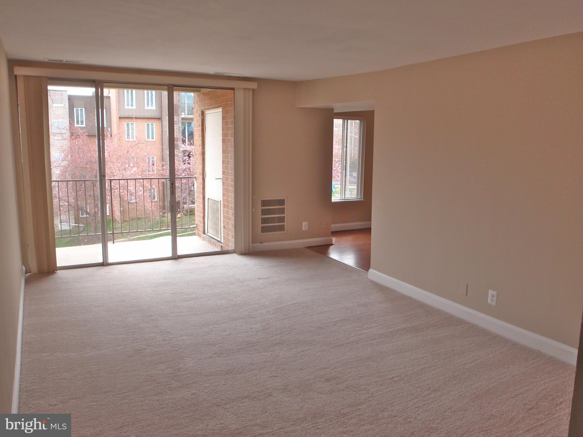 5017 7th Road South, Unit 202 Arlington, VA 22204 - Photo 20 of 26 Living Room