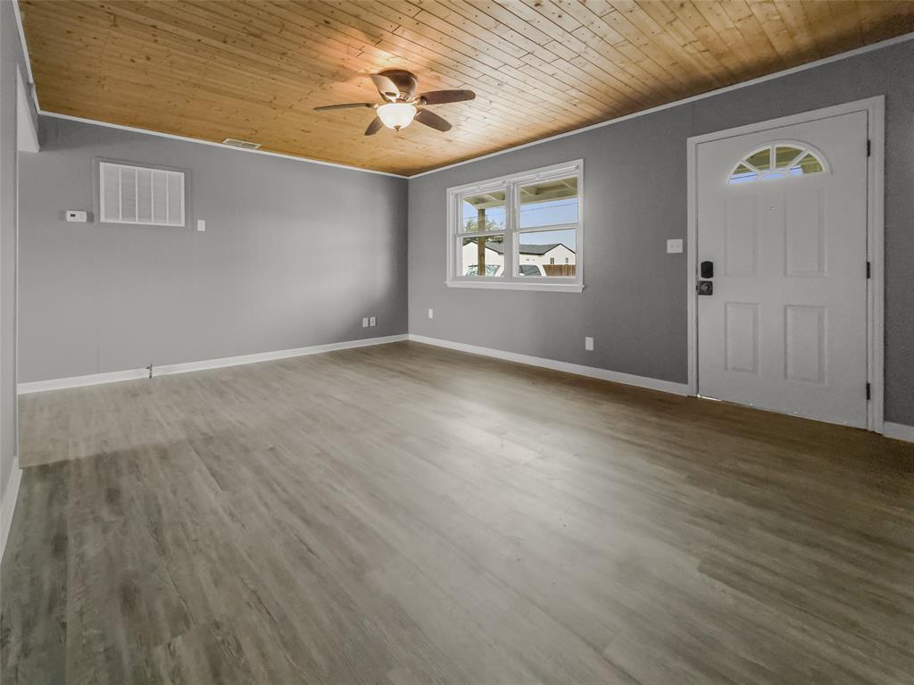208 West County Line Road Royse City, TX 75189 - Photo 2 of 14 Spacious yet cozy and inviting famil room.